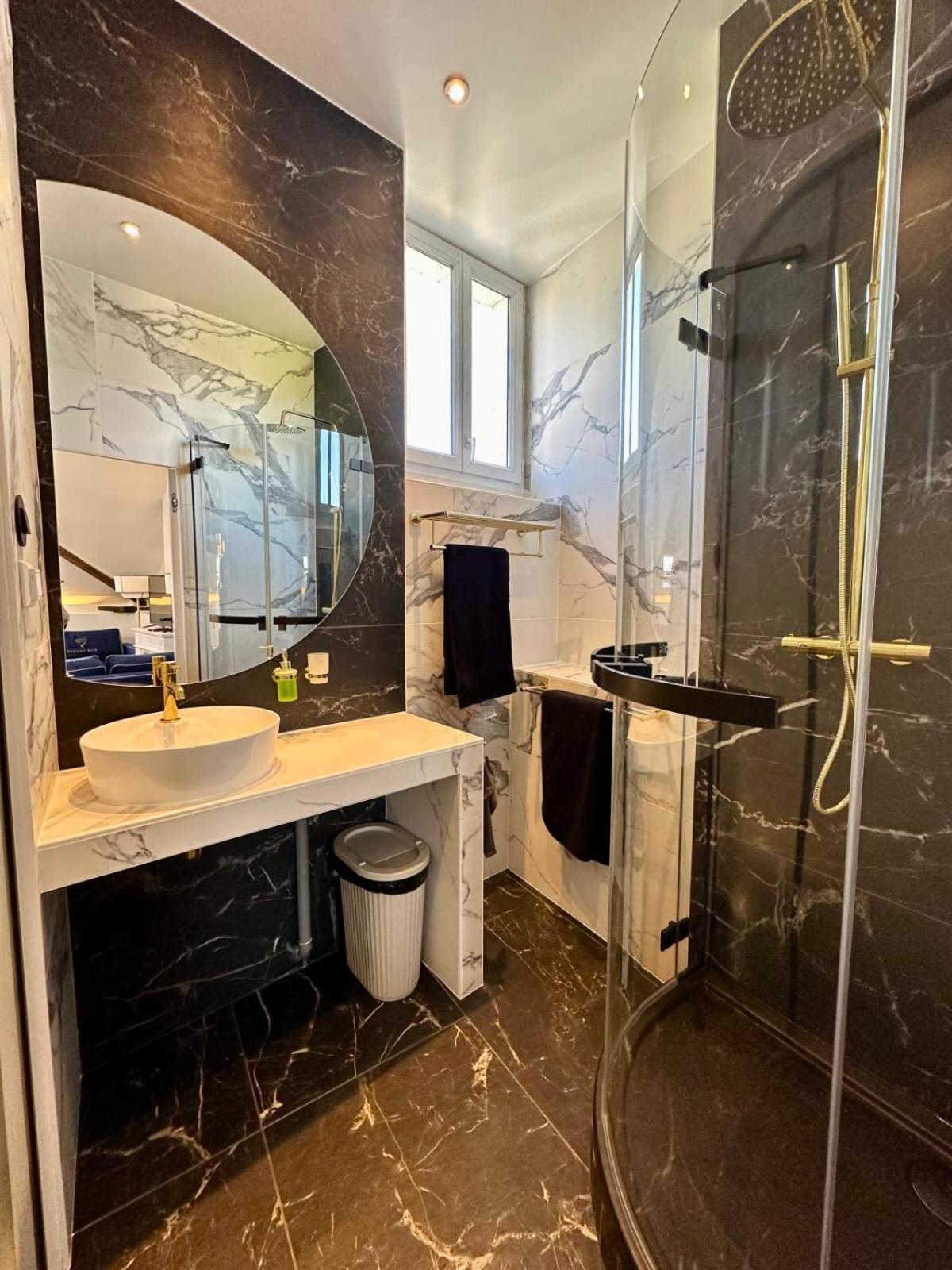 Cocon Lumineux Dernier Etage - Chez Ela Apartment Fontainebleau